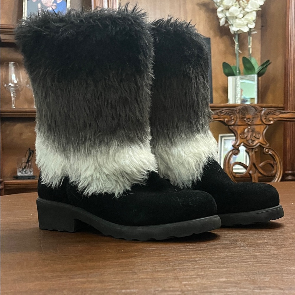 Bear paw suede and fuzzy fur boots . Size 7